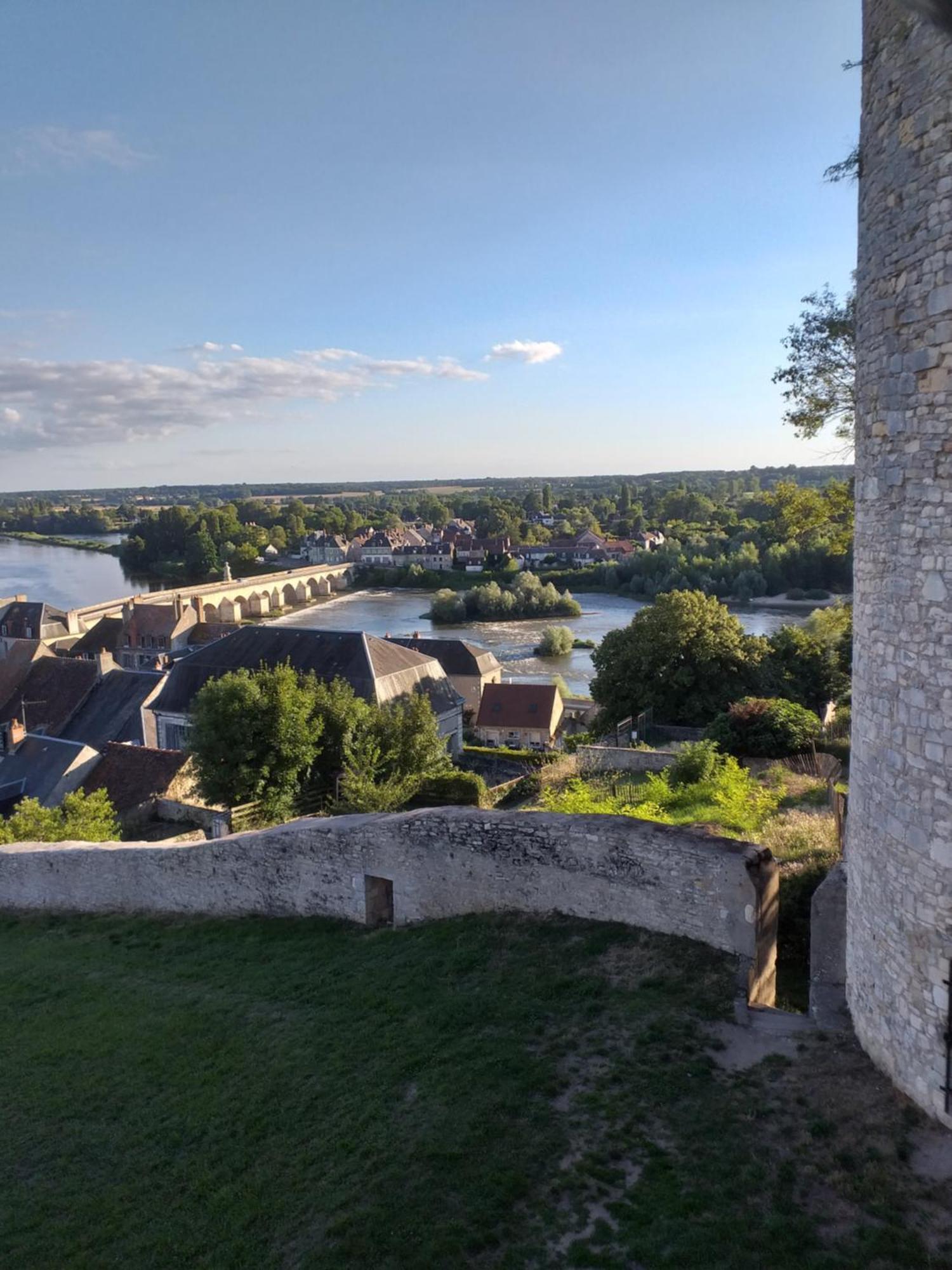 La Cour Du Chateau La Charité-sur-Loire Εξωτερικό φωτογραφία