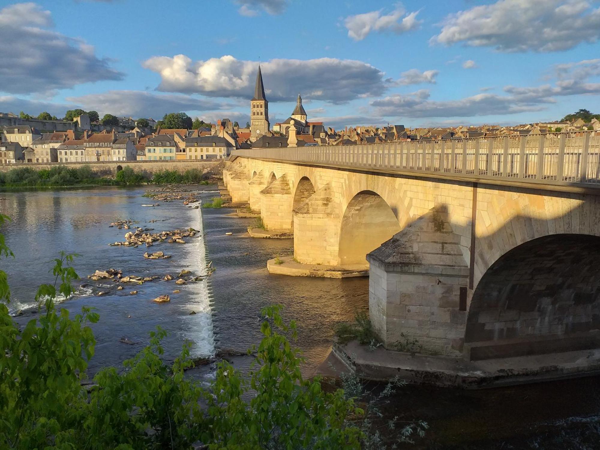 La Cour Du Chateau La Charité-sur-Loire Εξωτερικό φωτογραφία